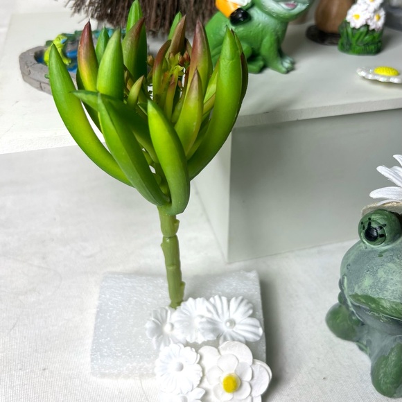 FROG TOWN USA FAIRY GARDEN GIFT SET - Picture 12 of 16